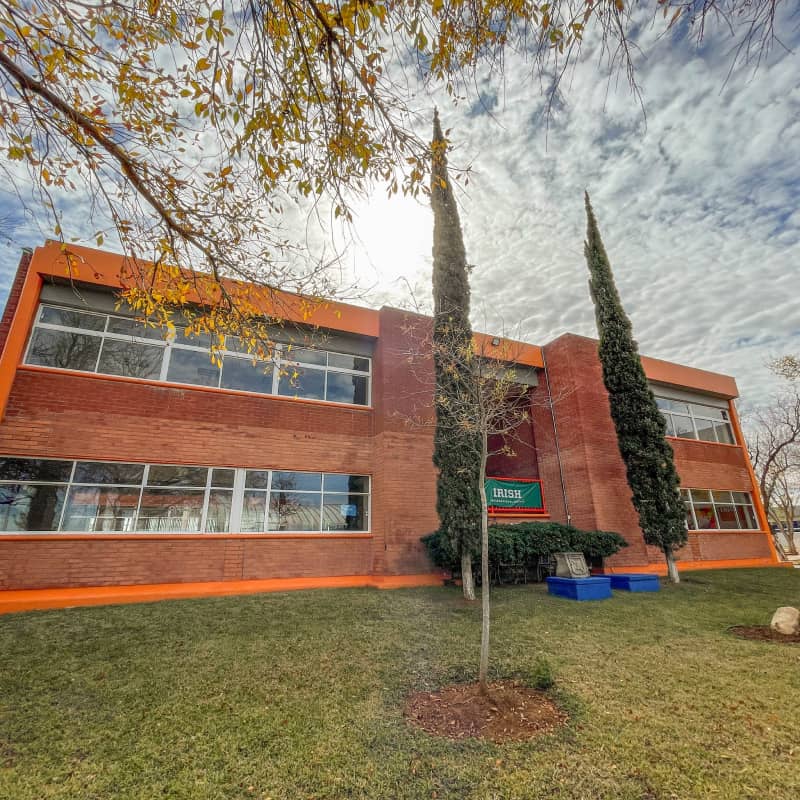 Frente del colegio Irish Nuevo Laredo